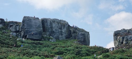 21 Daredevils brave the heights of Ilkley cow and Calf Rocks v