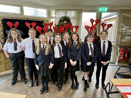 Students spread holiday cheer with festive carols